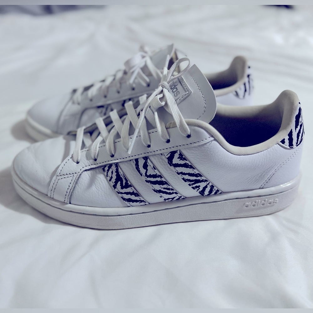 Adidas Sneakers - Super Comfy - Size 8.5